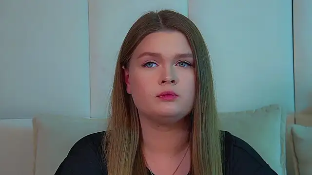 CrystalLyons' Live XXX Chat