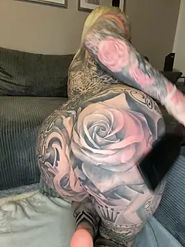 XXX chat uživo modela CoraDiamond