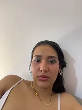 Chatroom XXX en direct de IsabellaJoness_