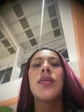 Emily-Fire Live XXX-Chat