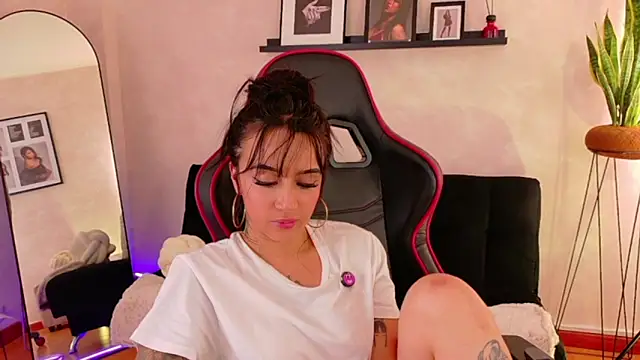 EmmyEvans1 Live XXX-Chat