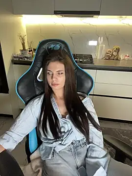 CurlyLara's Live XXX Chat