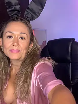 BunnyGlow50 Adlı Modelin Web Kamerası Şovu