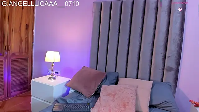 Онлайн чат XXX Little_Angelica18