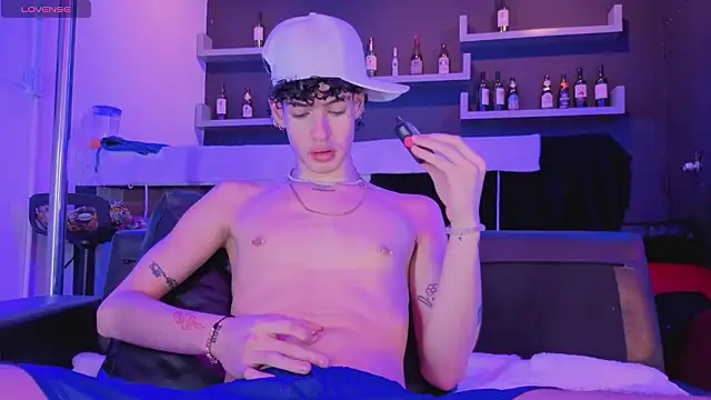 nova_salvatore's Live XXX Chat