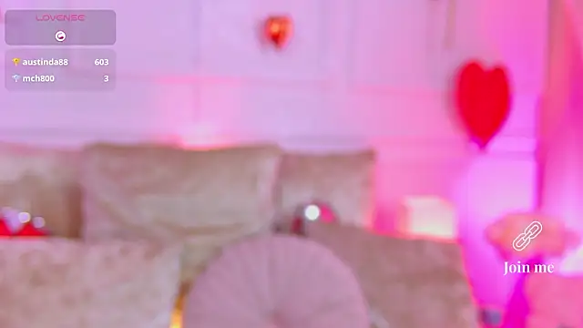 Show modela AriaHeavens na web-kameri