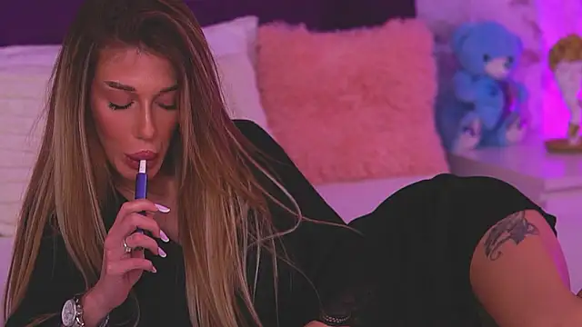 Chatroom XXX en direct de EllinaNuria