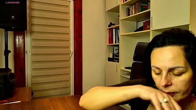 دردشة MiriamDelyn الجنسية المباشرة