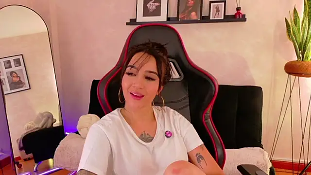 Chat +18 de EmmyEvans1 ao vivo