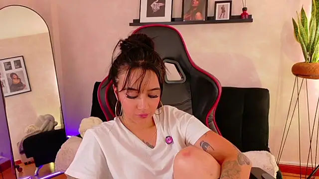 EmmyEvans1 Live XXX Chat