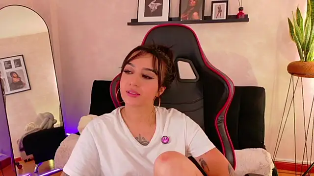 XXX chat uživo modela EmmyEvans1