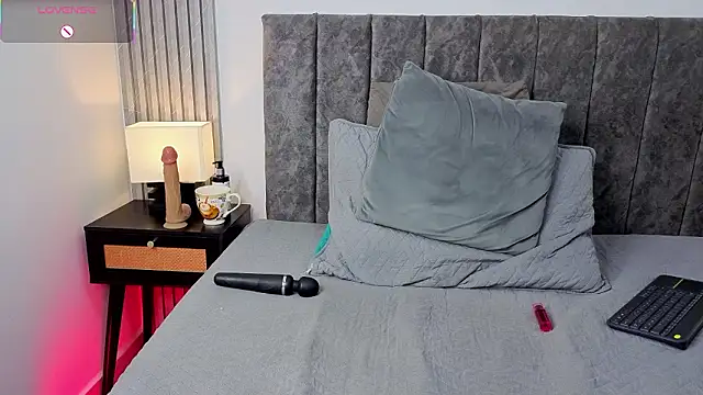 XXX chat uživo modela Ema_Stone65