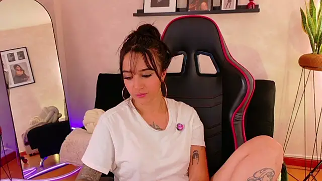 XXX chat uživo modela EmmyEvans1