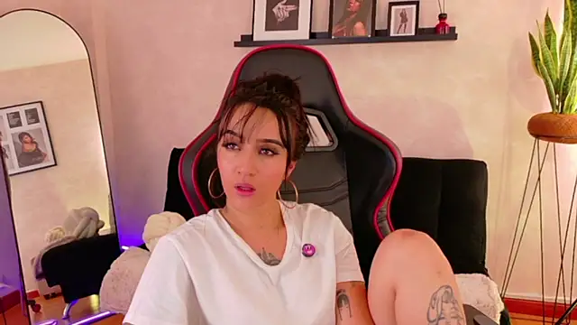 Živý XXX chat EmmyEvans1