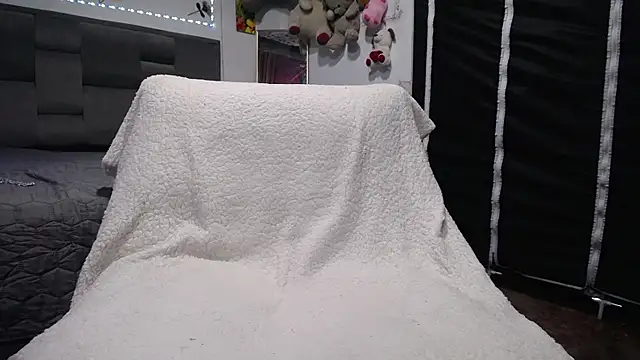 Sharloth_milf 现场XXX聊天