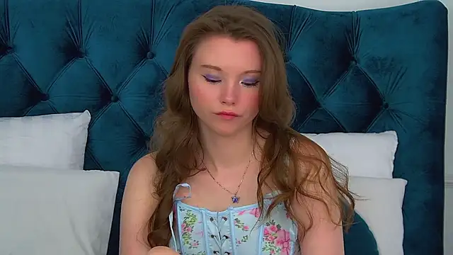 KeiraAsti élő XXX-chatje