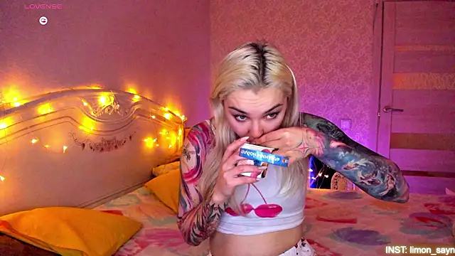 LillyMoure_'s Webcam Show