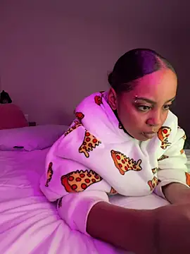 TheRealOshunQueen Adlı Modelin Canlı XXX Sohbeti