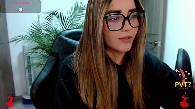 Chat +18 de Lucia_star__ ao vivo