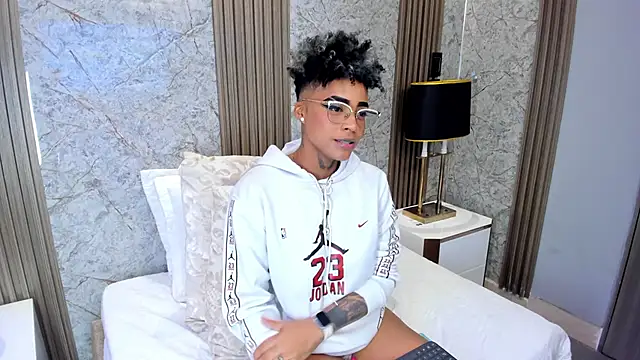 LuciaWallacen Live XXX chat