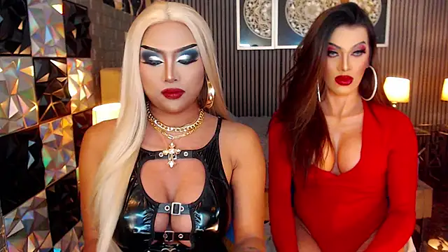 HorseCockDevina Adlı Modelin Canlı XXX Sohbeti