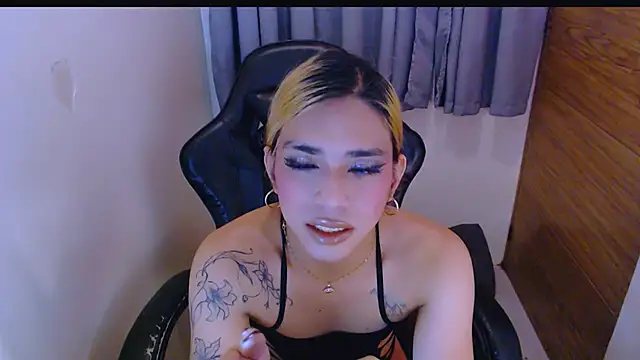 velvetviper06 Show Webcam