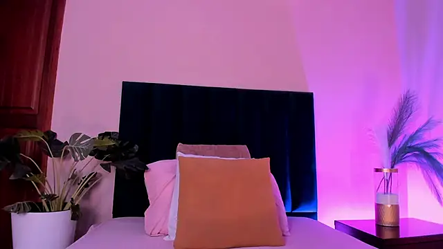 AylaStone: онлайн-секс-чат