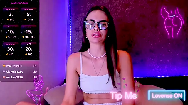 madina_taher's Live XXX Chat