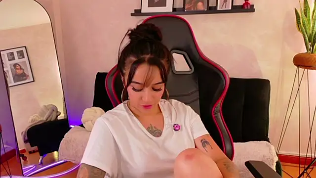 แชท XXX สดของ EmmyEvans1