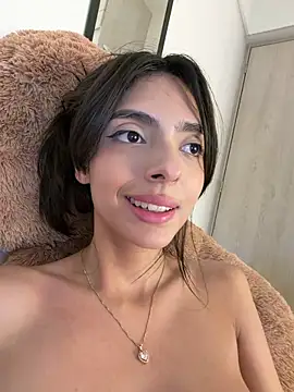 Chat +18 de ZaraLuuv ao vivo