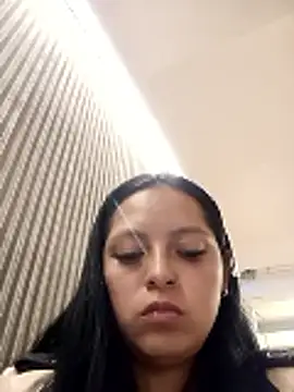 XXX chat uživo modela LunaHot_777