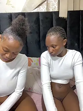 SexyPetitex25's Live XXX Chat