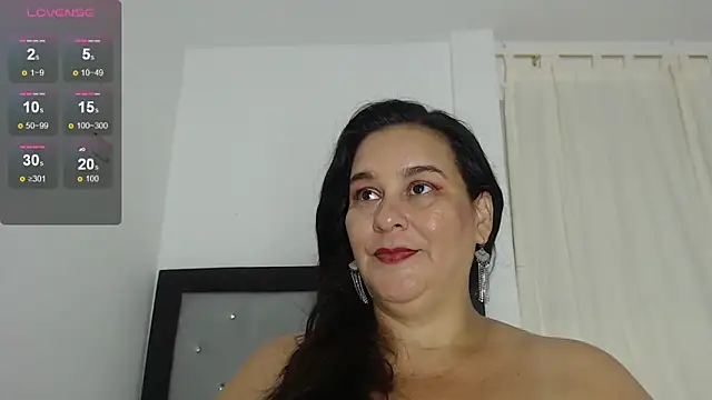 XXX chat uživo modela Sharlot_curvy