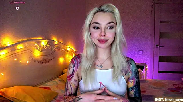 XXX chat uživo modela LillyMoure_