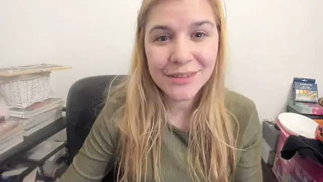 new_but_cute's Webcam Show