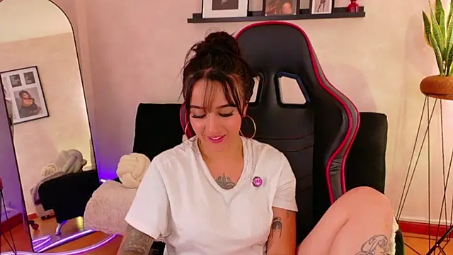 EmmyEvans1 Chat XXX live