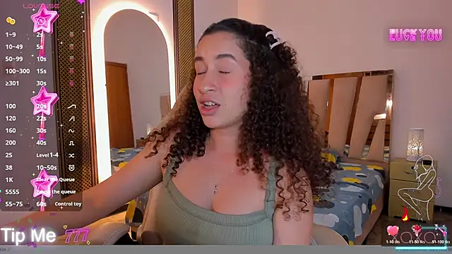 NoaMalak7のライブXXXチャット