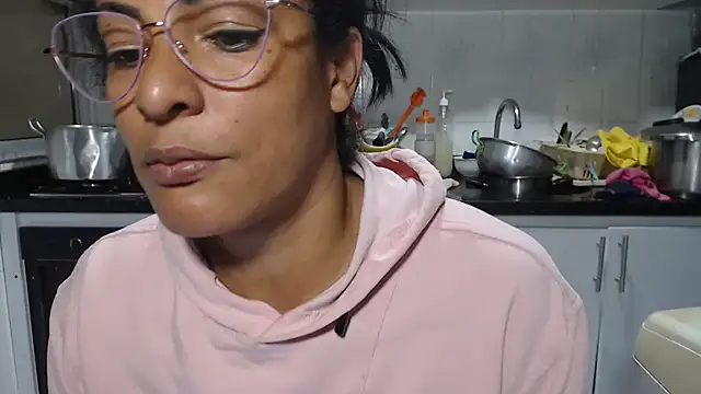 kateleyagrey: διαδικτυακό σόου στην κάμερα