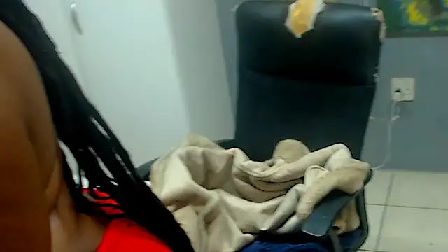 XXX chat uživo modela Brunettedevon33