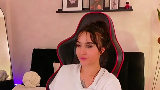 EmmyEvans1 Live XXX-chat