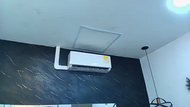 Chat +18 de kissme_luna ao vivo