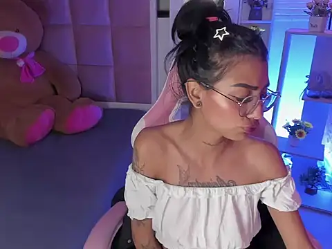 KarlaSlutSkinny__ Live XXX-chat