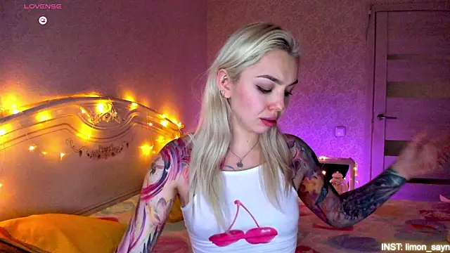 LillyMoure_'s Live XXX Chat