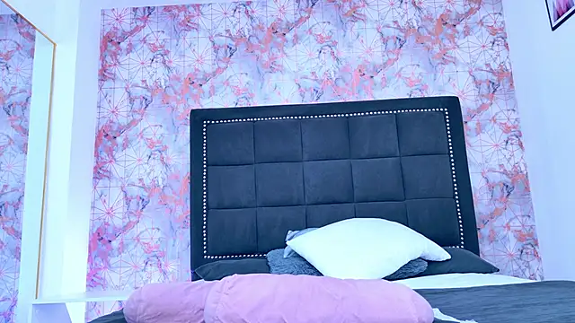 Chat +18 de Angelique_Angell ao vivo