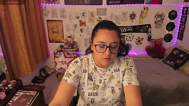 Cherry_blush_: онлайн-секс-чат