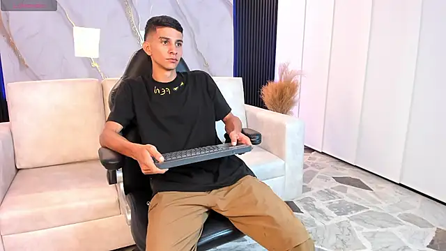 Aaron_Scoot Live XXX Chat