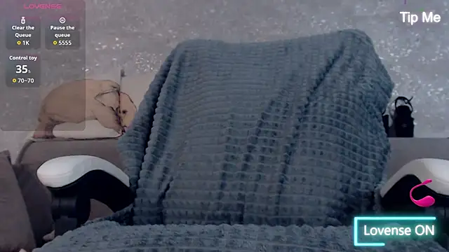 LillySquirtShot Chat XXX live