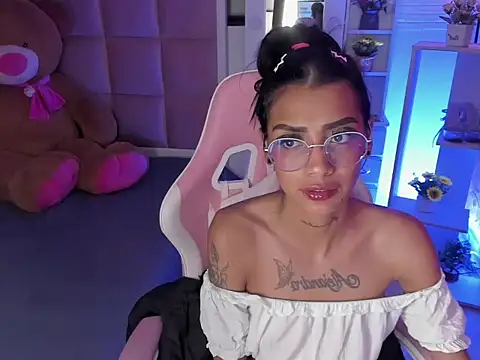 KarlaSlutSkinny__ Chat XXX in diretta
