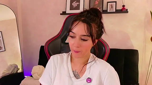 Онлайн чат XXX EmmyEvans1