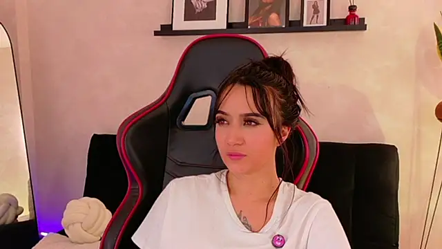 Živý XXX chat EmmyEvans1